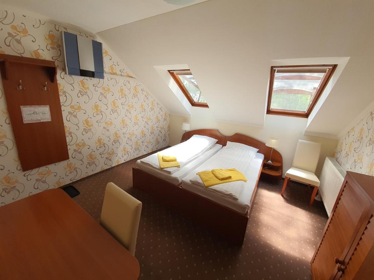 Platan Szallashely Hotell Sándorfalva Exteriör bild